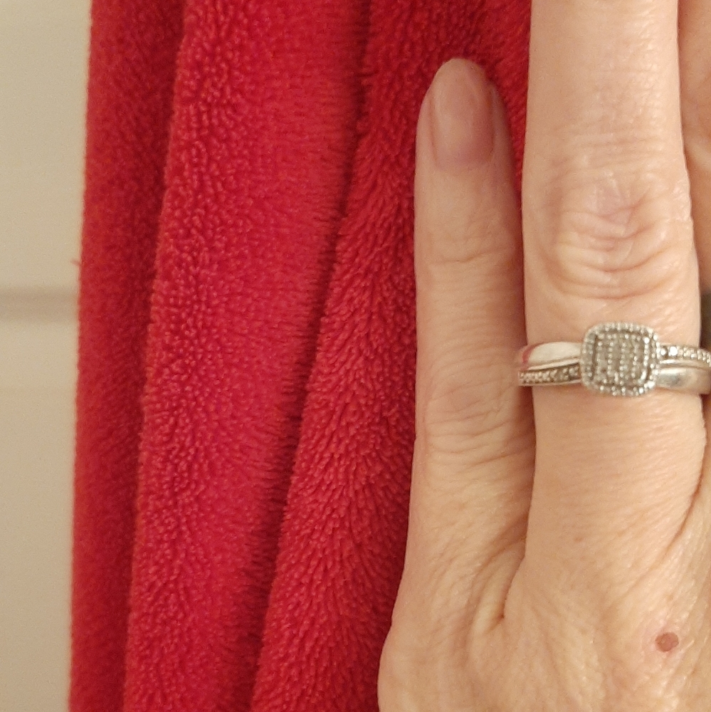 Engagement ring - Picture 2 of 2